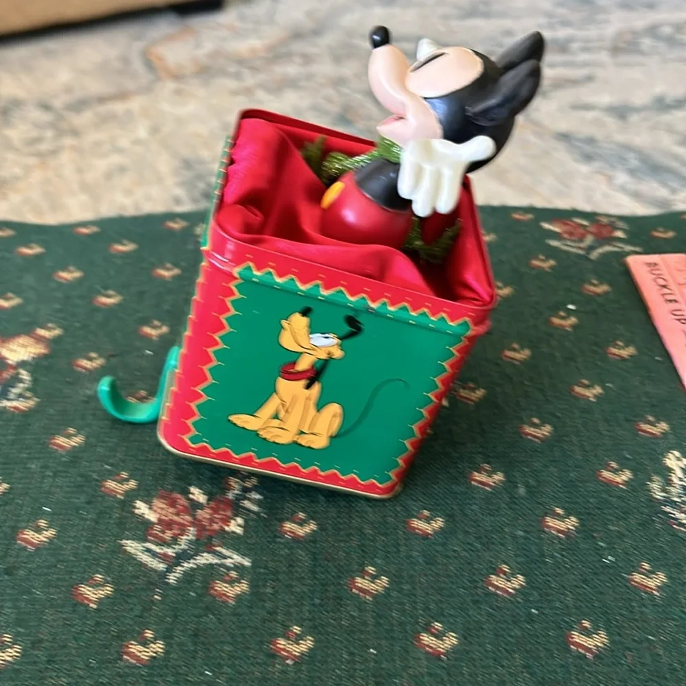 Disney’s Disney’s store exclusive Mickey in the box stocking holder - Picture 5 of 8